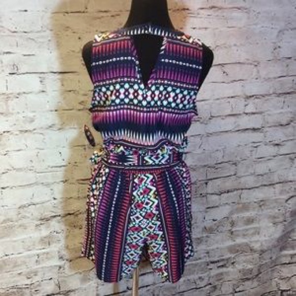 SZ M BOLD PRINT SHORTS ROMPER - Picture 3 of 3